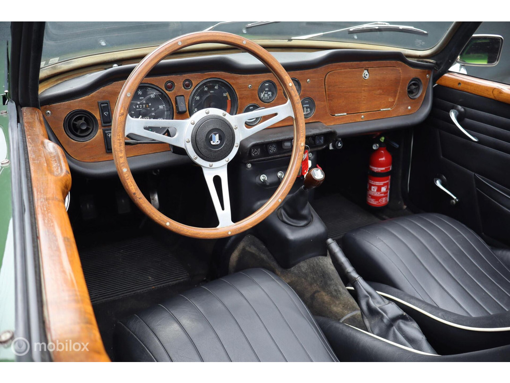 Triumph  TR4 Soft Top 55532308-2.jpg | Karakterauto.