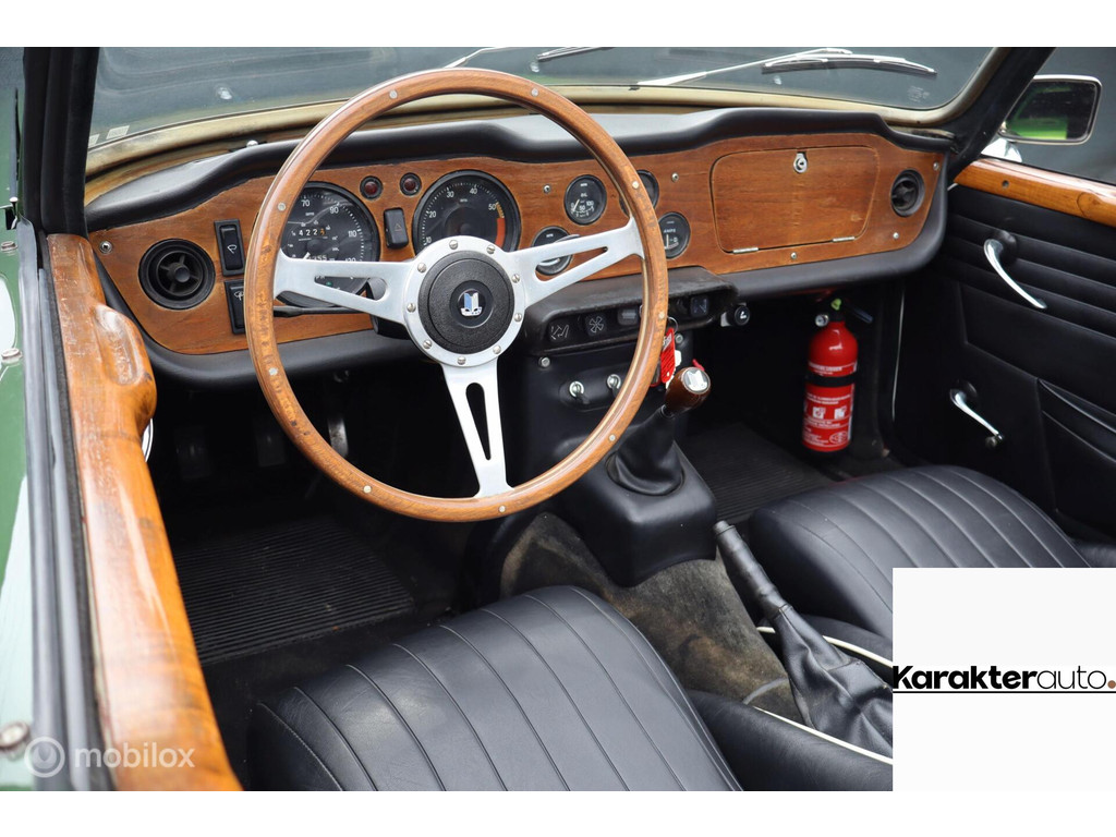 Triumph  TR4 Soft Top 55532308-2.jpg | Karakterauto.
